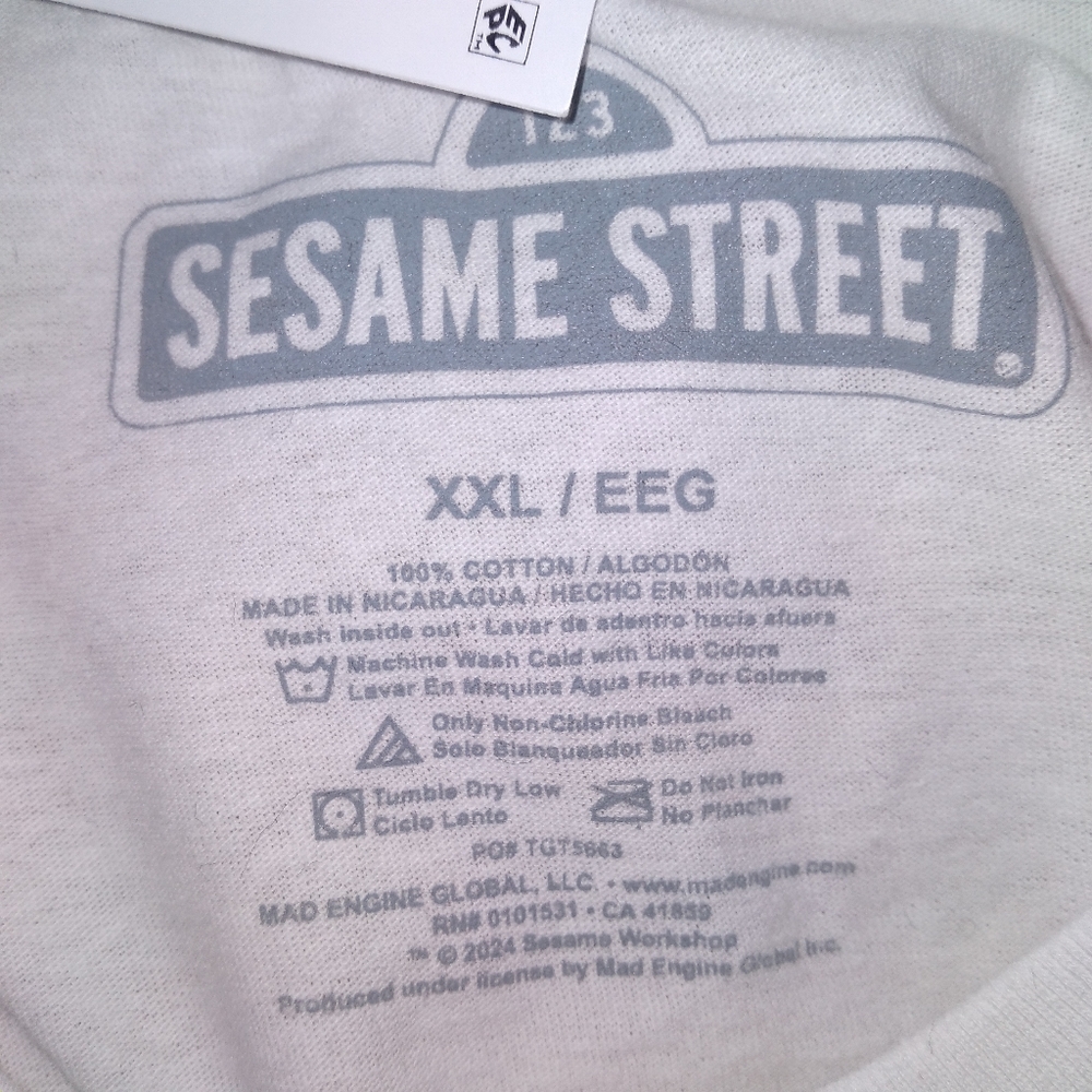Sesame Street  Raised In The Street White Short Sleeve T-shirt- Men's XXL - Picture 3 of 4